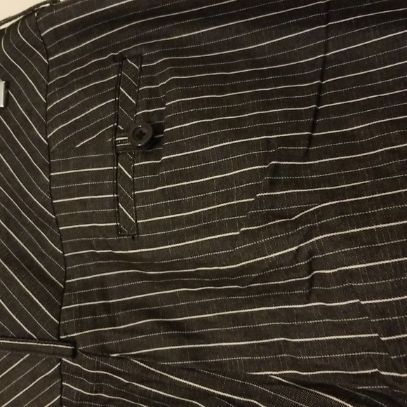 Stretch Pinstripe Capris Pants by Larry Levine - Picture 3 of 9